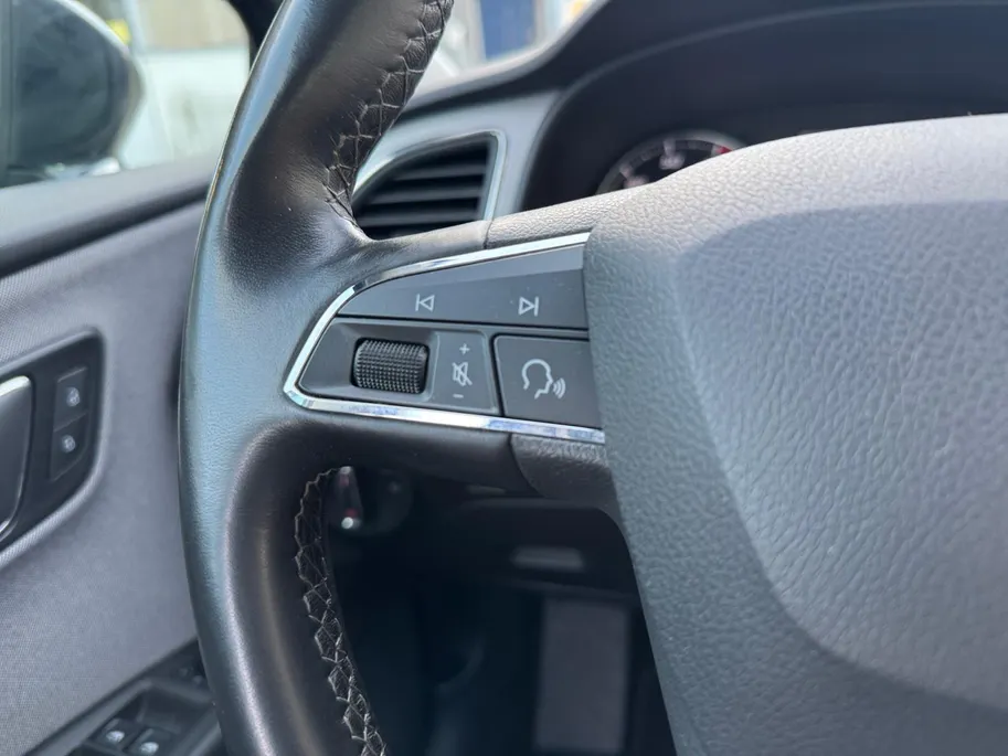 SEAT Leon ST 1.0 TSI Style Ultimate Edition | NL auto | 1e eigenaar | Navigatie | Apple carplay & Android auto | Parkeersensoren voor en achter | Achteruitrijcamera | 16' lichtmetalen velgen | Adapt. cruise control | Bovag garantie |