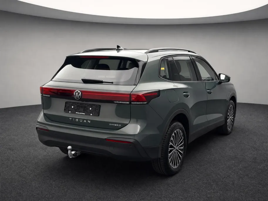 Volkswagen Tiguan 1.5 204pk DSG eHybrid Life Edition · Panoramadak · Camera · Wegklapbare Trekhaak ·  Apple/Android Car Play · Navigatie · 18'' Inch ·