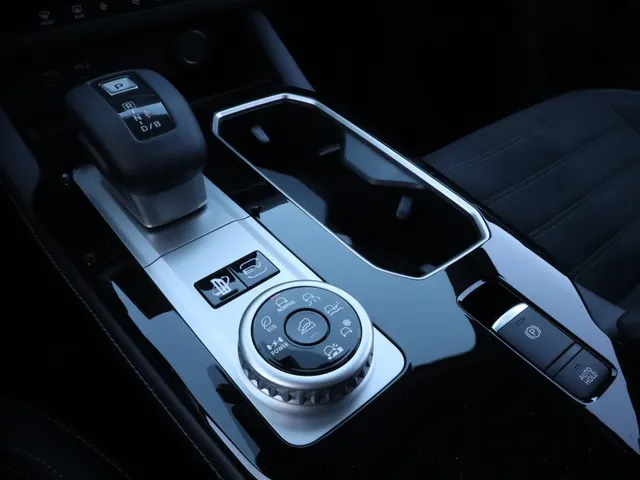 Mitsubishi Outlander 2.4 PHEV Intense+ | Stoel/Stuur Verwarming | Apple/Android Auto | 360* Camera |