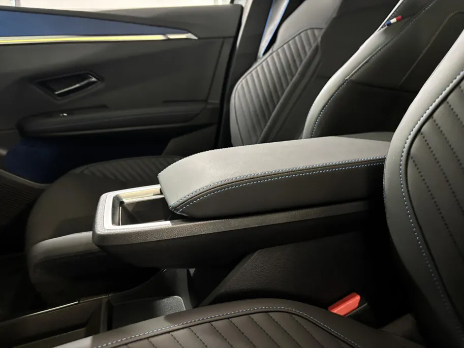 Renault Scénic E-Tech 220PK EV87 Long Range Esprit Alpine Automaat | DEMO | Solarbay Panoramadak | Harman Kardon Audio | Adaptive Cruise Control | Climate Control | 360 Camera | Apple CarPlay/Android Auto | Elektrisch Verstelbare Stoelen | Stoelverwarming |