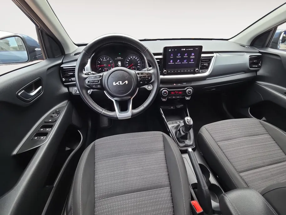 Kia Stonic 1.0 T-GDi MHEV DynamicPlusLine 1e Eigenaar | Zeer nette auto | Dealer onderhouden | Navi | Camera | Cruise & Climate control | Apple CarPlay & Android Auto | Fabrieksgarantie t/m 11-12-2030 +3x 1 jaar* | NAP