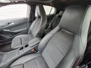 Mercedes-Benz GLA 180 Business Solution AMG AUTOMAAT | Trekhaak | Schuif/kanteldak | Navigatie | Camera | AMG-styling | Climate | Sensoren | Apple Carplay/Android Auto | Cruise | Stoelverwarming