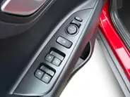 Kia Stonic 1.0 T-GDi MHEV DynamicLine | Achteruitrijcamera | Parkeersensoren achter | Apple/Android Carplay | Climate control | Cruise control | LMV