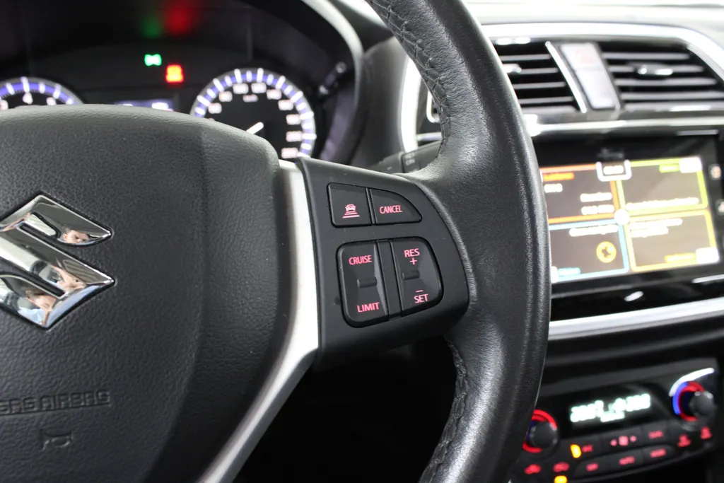 Suzuki S-Cross 1.0 Boosterjet High Executive / Pano. / Trekhaak afneembaar / Keyless / Camera / Navi. /