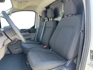 Ford E-Transit Custom 320 L1H1 Trend 71 kWh | Uit Voorraad Leverbaar | 344km WLTP Rijbereik | Achteruitrijcamera | Cruise Control | Parkeersensoren voor en achter | Verwarmbare Stoel en bijrijdersbank | Voorruitverwarming | Apple Carplay & Android Auto