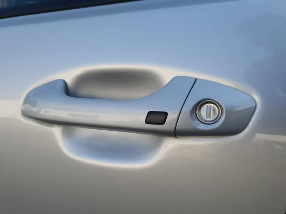 Kia Stonic 1.0T MHEV DynamicPlusLine | Trekhaak | Navigatie | Climate control | Cruise control | Keyless met startknop | Getinte ramen achter | Apple Carplay / Android Auto |