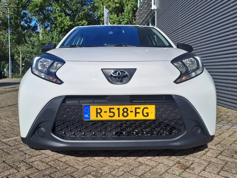 Toyota Aygo X 1.0 VVT-i MT Play | Apple Carplay/Android Auto | Cruise control adaptief | Airco | DAB | Camera
