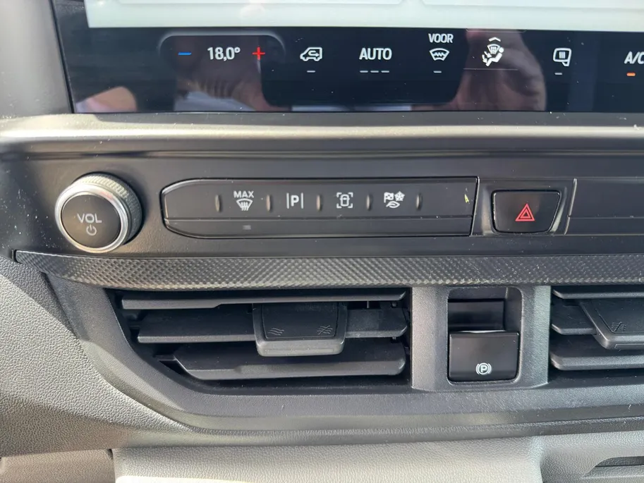 Ford Transit Custom 280 2.0 TDCI L1H1 Trend 110 pk | 3-zits | Airco | Parkeersensoren voor en achter | Apple Car PLay / Android Auto | LED dagrijverlichting |