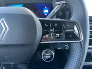 Renault 4 comfort range iconic 52 kWh | Stuur- & Stoelverwarming | Sfeerverlichting | Apple Carplay & Android Auto | Harman & Kardon Audio | Camera | Navigatie | Parkeersensoren | Rijdende Demo | Beschikbaar vanaf November 2026