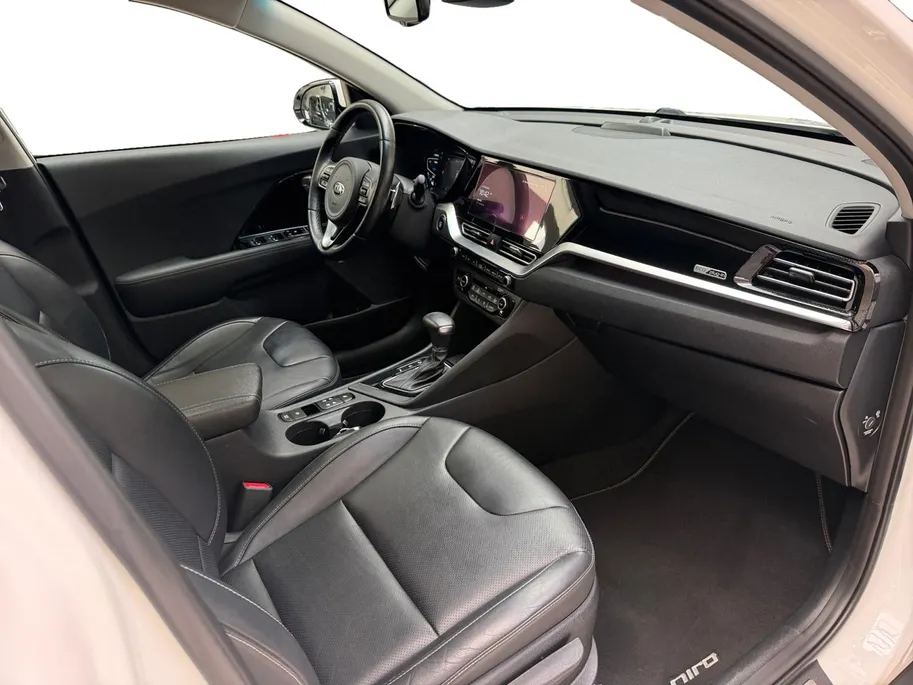Kia Niro 1.6 GDi PHEV ExecutiveLine PLUG-IN ! | TREKHAAK | LEDEREN BEKLEDING | STOEL & STUURVERWARMING | MEEST LUXE UITVOERING!