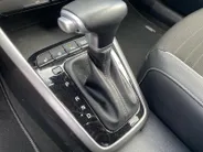 Kia Stonic 1.0 T-GDi MHEV GT-PlusLine | AUTOMAAT | Climate control | Dodehoekdetectie | Stoelverwarming en ventilatie | 17 inch lichtmetalen velgen | Navigatie | Parkeercamera | Elek.  schuif/kanteldak |