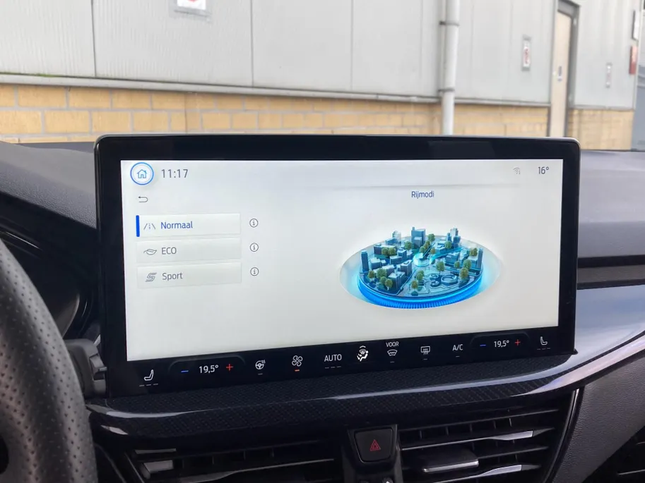 Ford Focus 1.0 EcoBoost Hybrid 125 pk ST Line Wagon Navigatie SYNC4 - Apple Carplay/ Android Auto - Winter Pack
