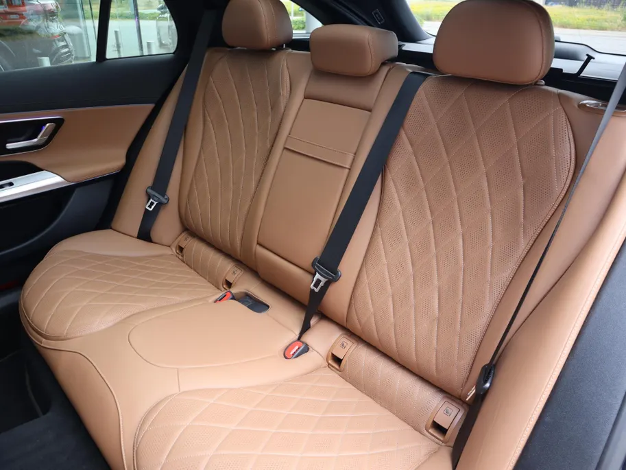 Mercedes-Benz E-Klasse Estate 300 e AMG Line l Leder l Trekhaak l Keyless l Panoramadak