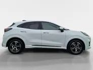 Ford Puma 1.0 EcoBoost Hybrid ST-Line | Automaat | Pano dak | Winter pack | Adapt. Cruise control | BLIS | Afneembare trekhaak | Draadloos opladen mobiel | Elektr. Achterklep | Parkeersensoren voor en achter | 360 gr camera | Fabrieksgarantie |