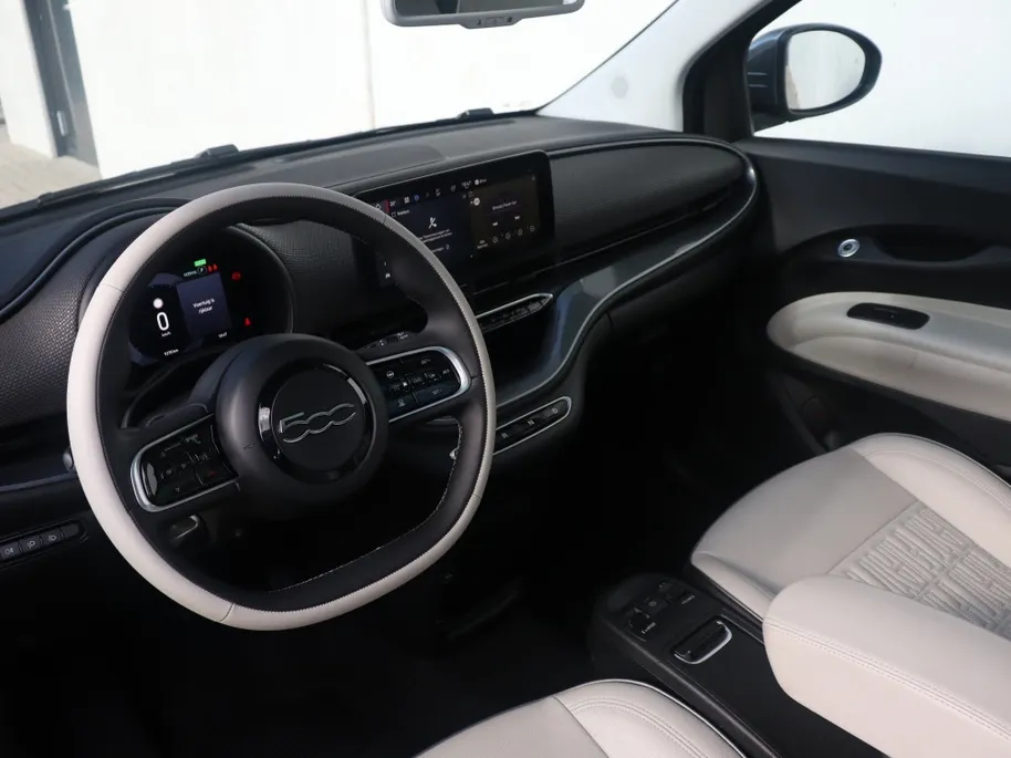 Fiat 500e La Prima 42 kWh | Pano | Navi | Camera | Carplay | 18'