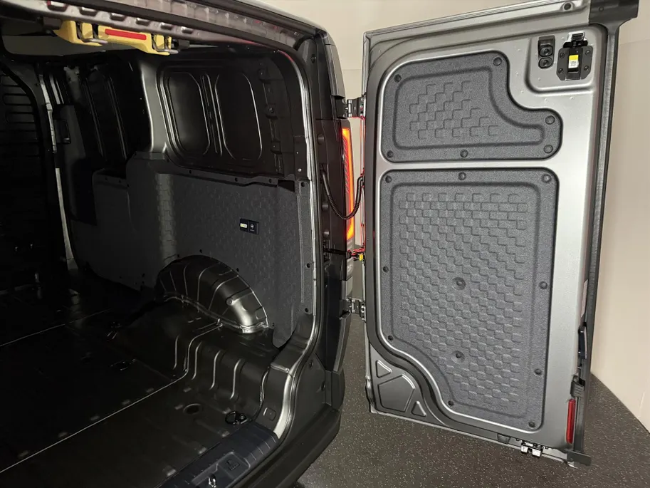 Kia PV5 Cargo 71,2 kWh 163pk L2H1 Elite 2x schuifdeur | Metallic Lak Inbegrepen!