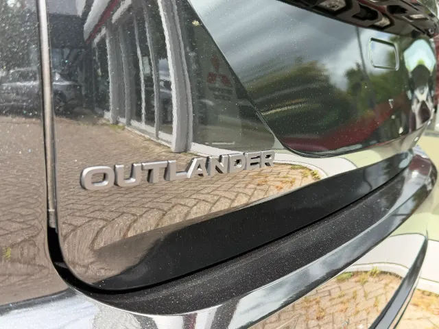 Mitsubishi Outlander 2.4 PHEV Black Edition | NIEUW | Leder | Panoramdak | App Connect | Keyless | Head-Up