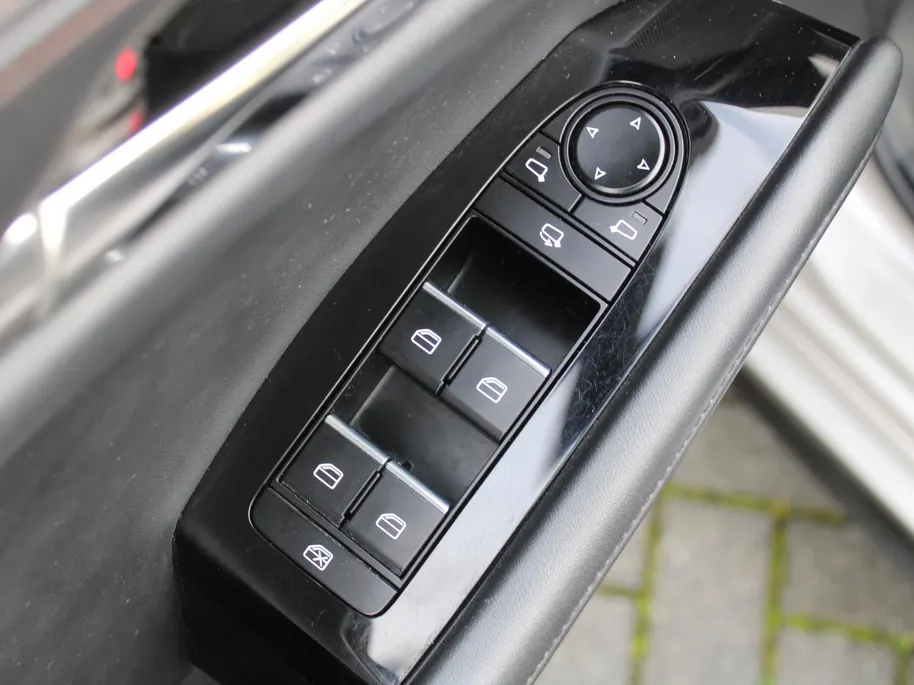 Mazda 3 2.0 e-SkyActiv-G M Hybrid 122PK 6MT Comfort | BTW Auto | Navi | Leder | Keyless | Camera | Elek. Stoelvers. |