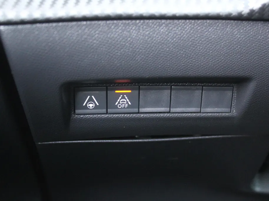 Peugeot 208 1.2 PureTech GT Pack | Stoelverwarming | Pano dak | Camera | Cruise adapt. | Dodehoek detectie | 17' LM | Navi | Clima | Leer/alcantara sportstoelen |