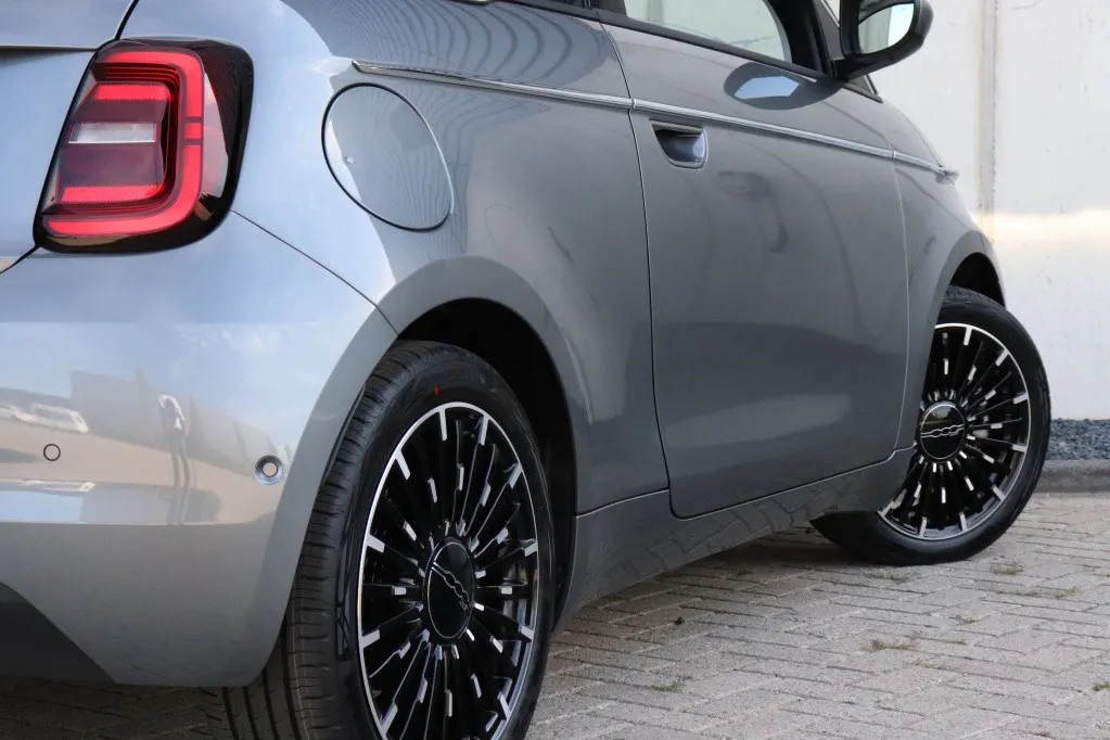 Fiat 500e C La Prima by Bocelli 42 kWh | JBL | Winter | Camera | 17′