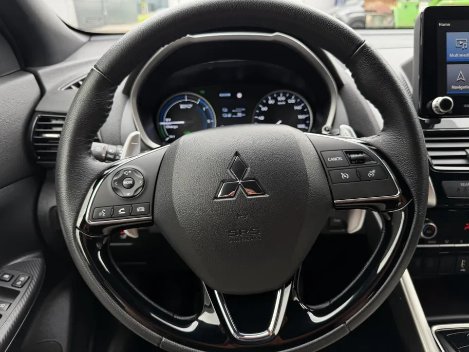 Mitsubishi Eclipse Cross 2.4 PHEV Intense+ | Stoel- en stuurverwarming | Elektrisch verstelbare stoelen | Trekhaak | Achteruitrijcamera | Parkeersensoren voor- en achter | Navi | Climate Control