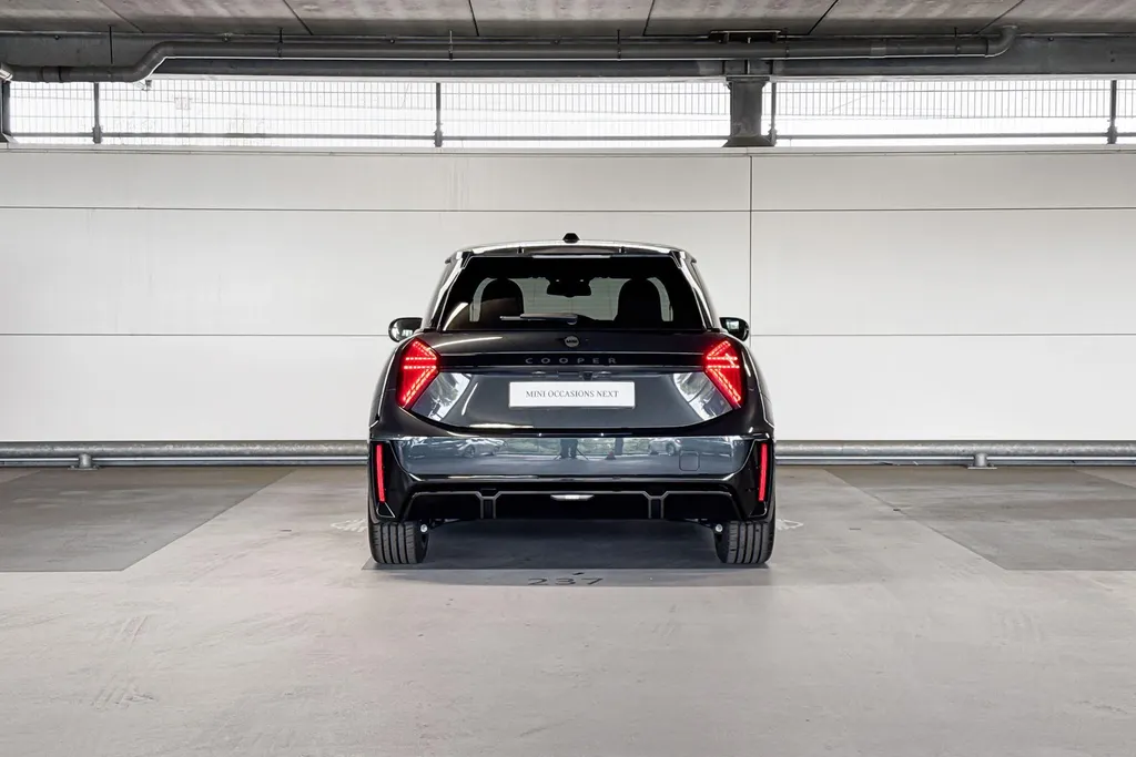 MINI Cooper 3-deurs Electric Cooper E John Cooper Works M 40.7 kWh