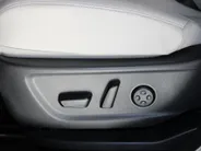 Nissan ARIYA Evolve 66 kWh | 20 inch wielen | Ceramic coating |22 kW ingebouwde lader | Electrische stoel en stuur verstelling | Navigatie | Stoel geheugen | shuif/kanteldak | Stoel verwarming en verkoeling | Zeer mooie auto |