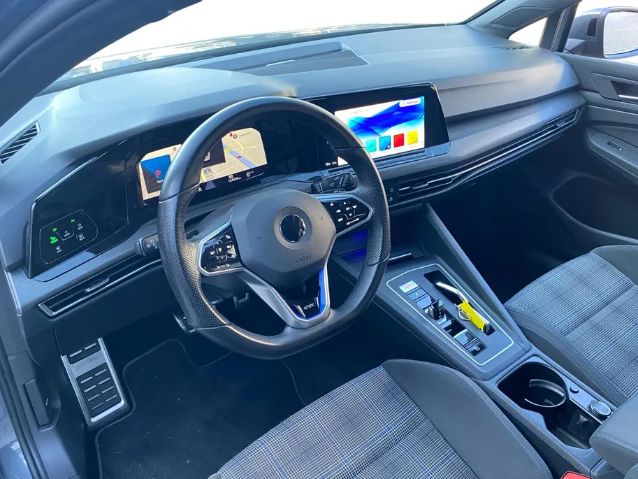 Volkswagen Golf 1.4 eHybrid GTE | Automaat | Kuipstoelen | Camera | Dodehoek Detectie | Cruise Control Adaptief | Climate Control | Keyless | DAB