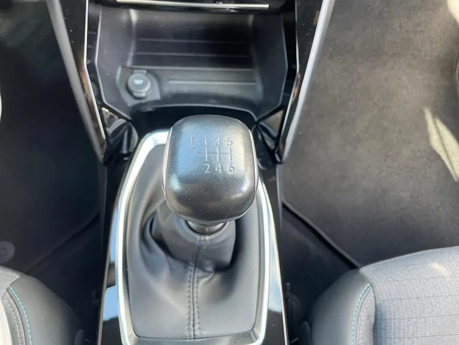 Peugeot 2008 1.2 PureTech Allure Pack *Navi+Camera*Climate Control*Stoelverwarming*LM.Velgen*1ste eigenaar!