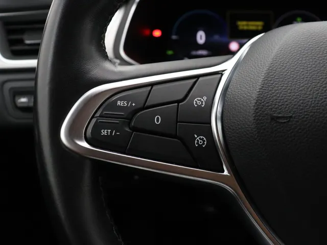 Renault Captur 1.6 E-Tech Plug-in Hybrid 160PK Intens | NAVI GROOT | CAMERA | STOELVERWARMING