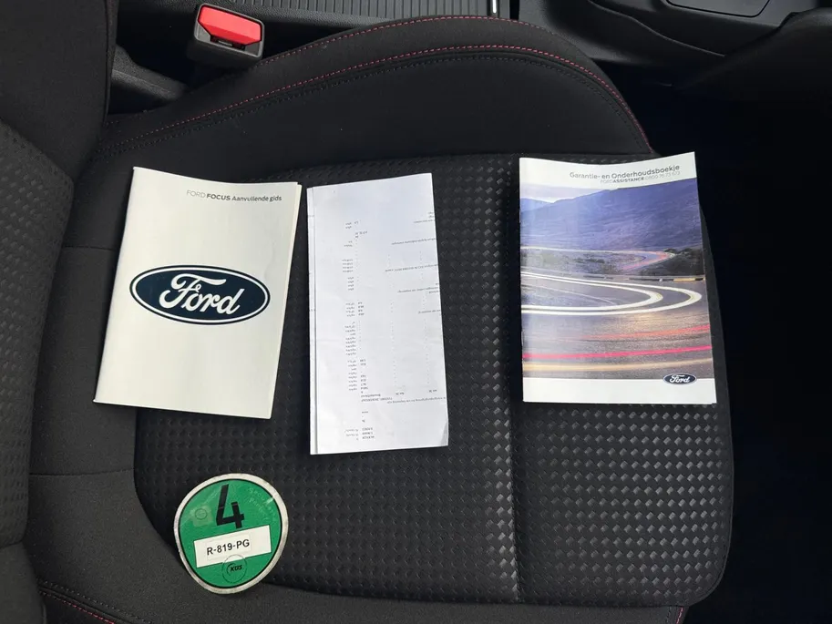 Ford Focus 1.0 EcoBoost Hybrid ST Line | NL-Auto | Dealer Onderhouden | Navigatie | Apple/Android Auto | Parkeersensoren | 12 maanden garantie! |