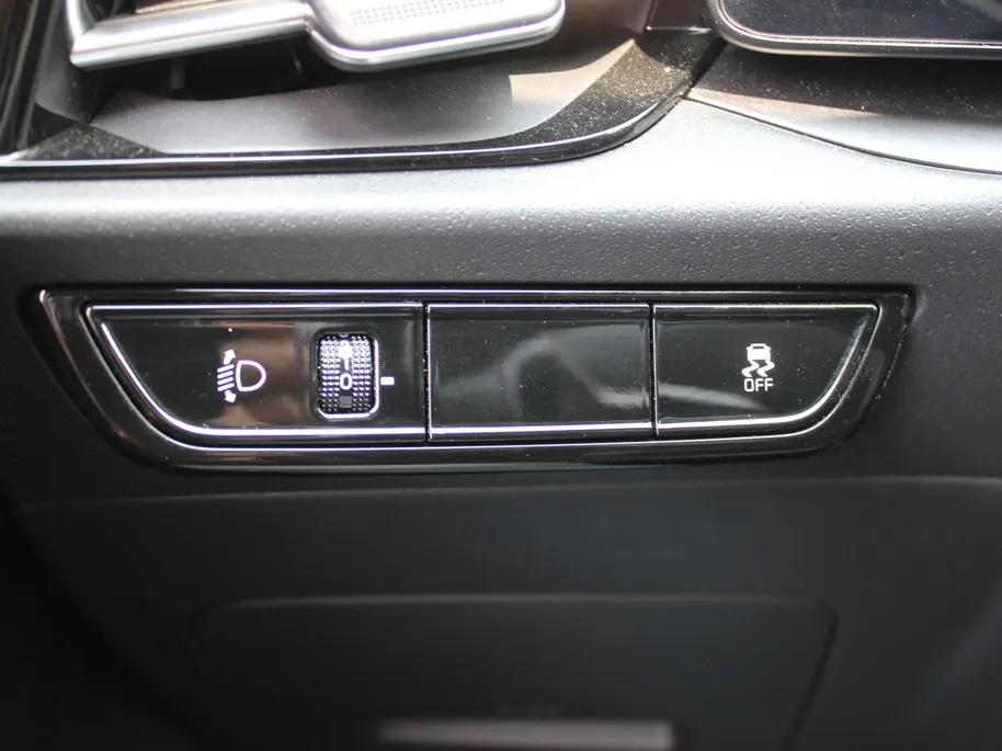 Kia Niro EV Edition Advanced 64.8 kWh | Stuur-/stoelverwarming | Elektr. stoelverstelling | Camera | Cruise adapt. | 17'LM | Clima | 17% bijtelling |