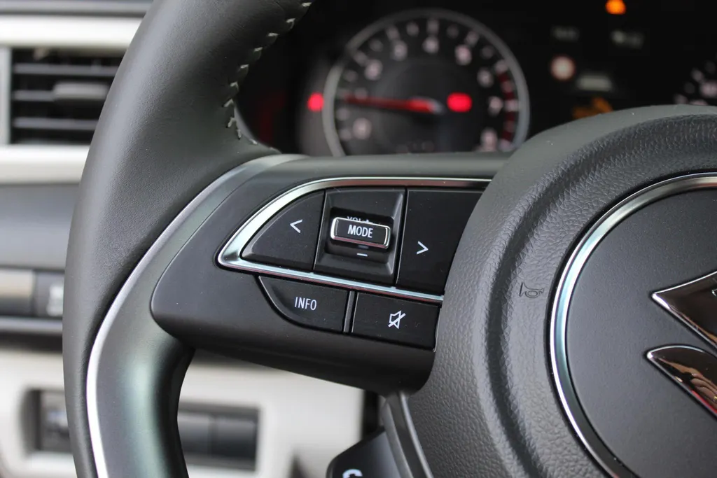 Suzuki Swift 1.2 Select Automaat | Actiekorting €2200,- | Private Lease Vanaf 299,- p/m | Beperkte Voorraad | Apple/Android Carplay | Lederen stuurwiel | Stoelverwarming |
