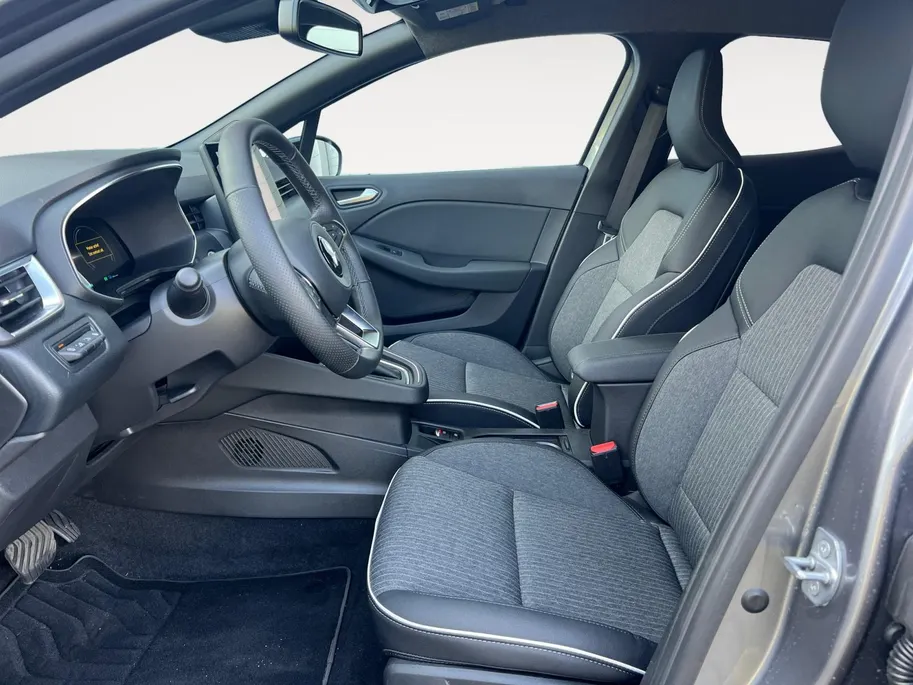 Mitsubishi Colt 1.6 HEV Instyle | Navigatie| Trekhaak| Metallic lak| Climate Control| BOSE audio| Camera| Parkeer sensoren Voor/Achter| Stoel verwarming| Stuur verwarming| Keyless Start/Entry