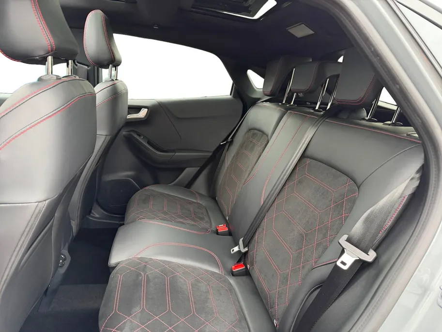 Ford Puma 1.0 EcoBoost Hybrid ST-Line X | Schuif/Kantel Dak | Stoel/Stuur/Voorruitverwarming | 19 inch | Apple/Android Carplay | Half Leder |