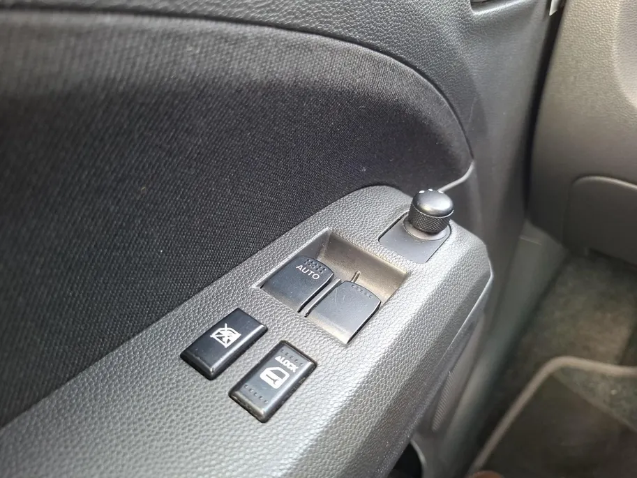 Suzuki Splash 1.0 Exclusive | Airco |Lichtmetalen velgen | Stoelverwarming | Radio / CD Speler