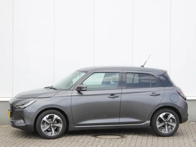 Suzuki Swift 1.2 Style Smart Hybrid | € 2200,- DEALERKORTING! | Snel Rijden!