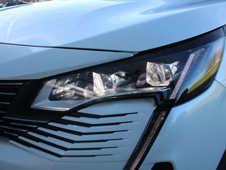 Peugeot 3008 1.2 PureTech GT | Trekhaak | Stoelverwarming | Cruise adapt. | Camera | Dodehoek detectie | 18' LM | Navi | Clima |