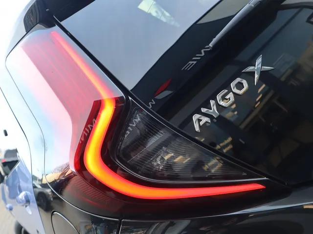 Toyota Aygo X Hybrid 115 pulse | V+A Parkeersensoren | Apple/Anrdoid Carplay |