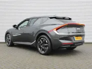 Kia EV6 Light Edition 63 kWh | Stuur-/stoelverwarming | Camera | 19' LM | LED | Adap. Cruise | Clima | Draadloze telefoonlader | 17% bijtelling |