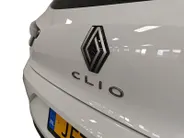 Renault Clio 1.6 E-Tech Full Hybrid 145 techno AUTOMAAT NAVI AIRCO CAMERA CRUISE CONTROLE APPLE CARPLAY ANDROID AUTO ZEER MOOIE AUTO DEALER ONDERHOUDEN