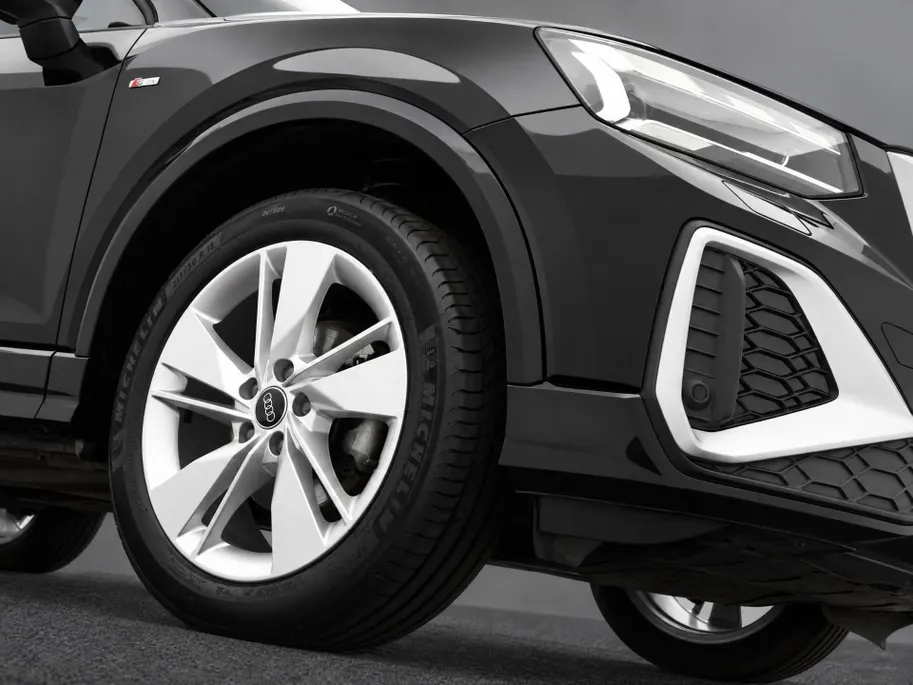 Audi Q2 35 TFSI 150pk S Edition · Camera · Matrix LED · Apple/Android Car Play · Adaptive Cruise Control · Stoelverwarming · Verkeersbord Detectie · Virtual Cockpit ·