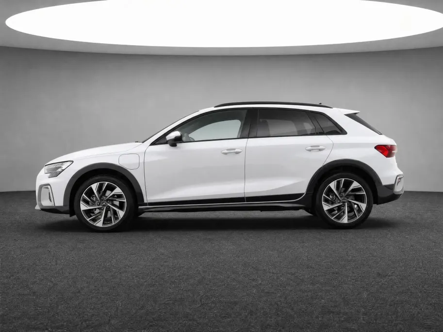 Audi A3 Allstreet Advanced edition 40 TFSI e 204 PK · Lederen bekleding · Comfortsleutel · 18' LM Velgen · Assist. Driving + Parking plus