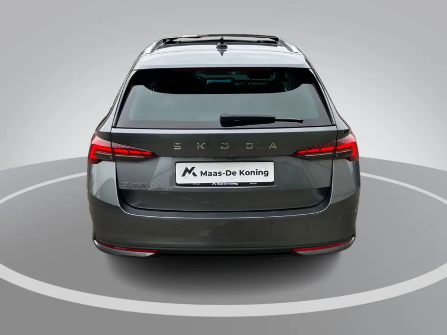 Škoda Octavia Combi 1.5TSI/150PK MHEV FL Design DSG · Panoramadak · Camera + Parkeersensoren · Apple/Android Car Play · Stoelverwarming · Garantie t/m 21-05-2029 of 60000km.