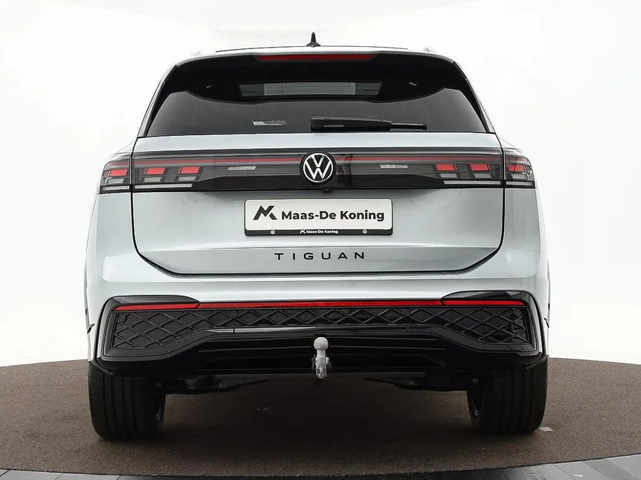 Volkswagen Tiguan 1.5 eHybrid 204pk DSG R-Line Edition · Panoramadak · 360 Camera · Inklap. Trekhaak · Matrix LED · Stuur- & Stoelverwarming + Massage · Achterbank verwarmd · Garantie t/m 09-10-2030 of 100.000km