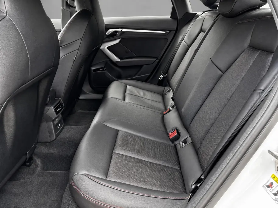 Audi A3 Limousine Advanced edition 30 TFSI 116 PK Limousine · Sonos · Optiekpakket zwart plus · Lichtpakket plus ambient light · MEGA Sale