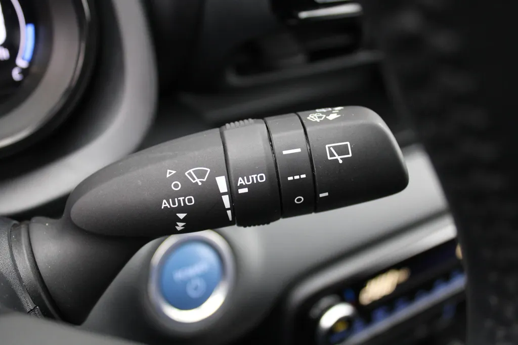 Mazda 2 Hybrid 1.5 Select | Airco | 16'LM | navi | Cruise | Stoelverwarming | Draadloos laden |