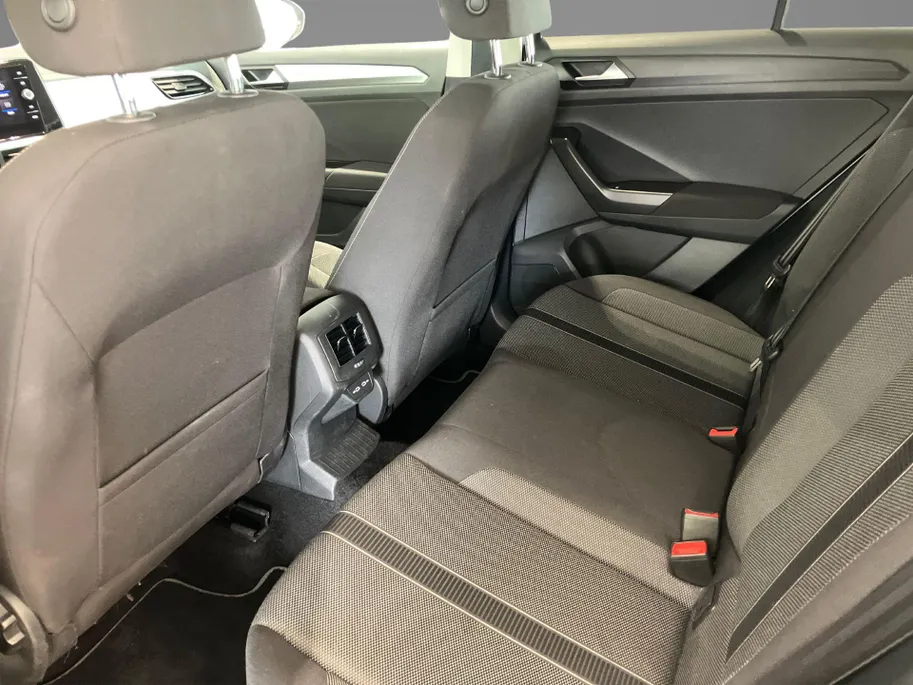 Volkswagen T-Roc 1.0TSI/115PK Life Edition · Apple/Android Car Play· Camera + Parkeersensoren · Keyless · 27-06-2028 of 100000km.