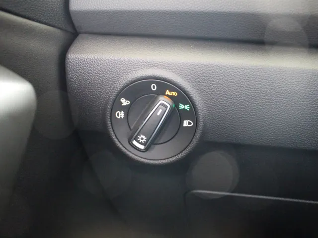 Volkswagen T-Roc 1.5 TSI R-Line DSG Automaat Blackstyle Navigatie | Climate Control | El. Achterklep | Camera | 4-Seizoenen banden