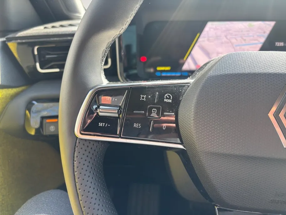 Renault 5 comfort range iconic cinq 52 kWh AUTOMAAT NAVI AIRCO CAMERA ADAPTIEVE CRUISE CONTROLE STOELVERWARMING STUURVERWARMING APPLECARPLAY ANDROID AUTO !!!LET OP DEMO VRAAG NAAR DE KMSTAND!!!